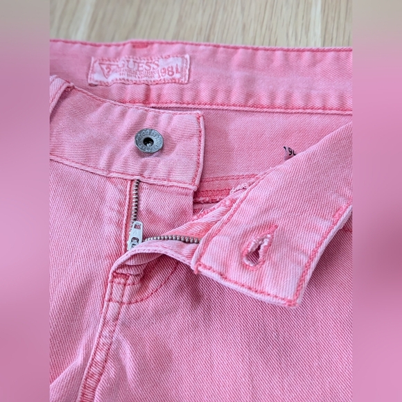 NWT GUESS Womens (Size 26) Peach Jean Shorts With Off-White Lace/Crochet Trim - Picture 14 of 16